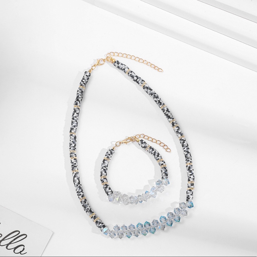 NEW Beautiful Necklace and Bracelet Set